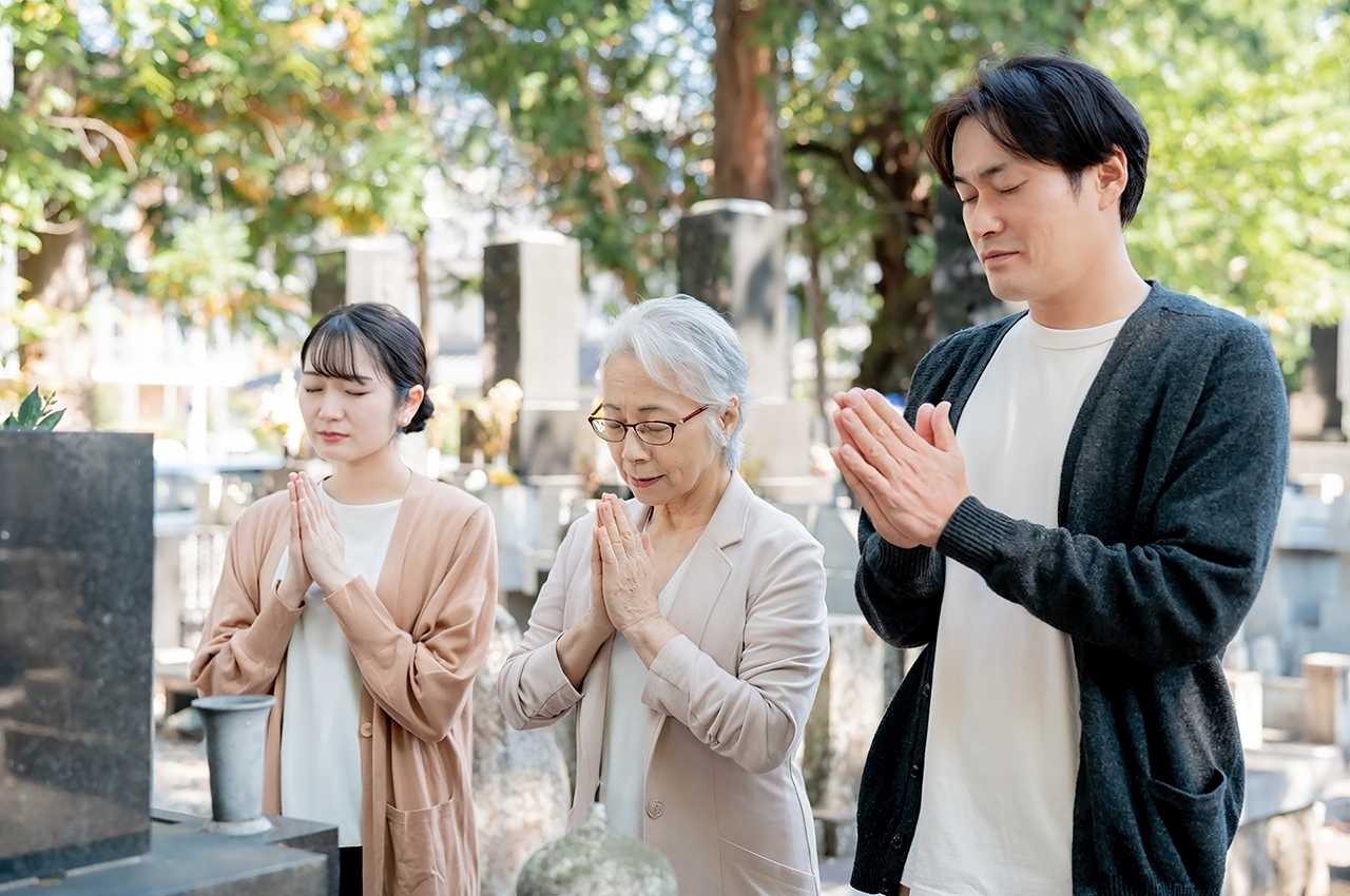 お墓参りの意味と大切さ